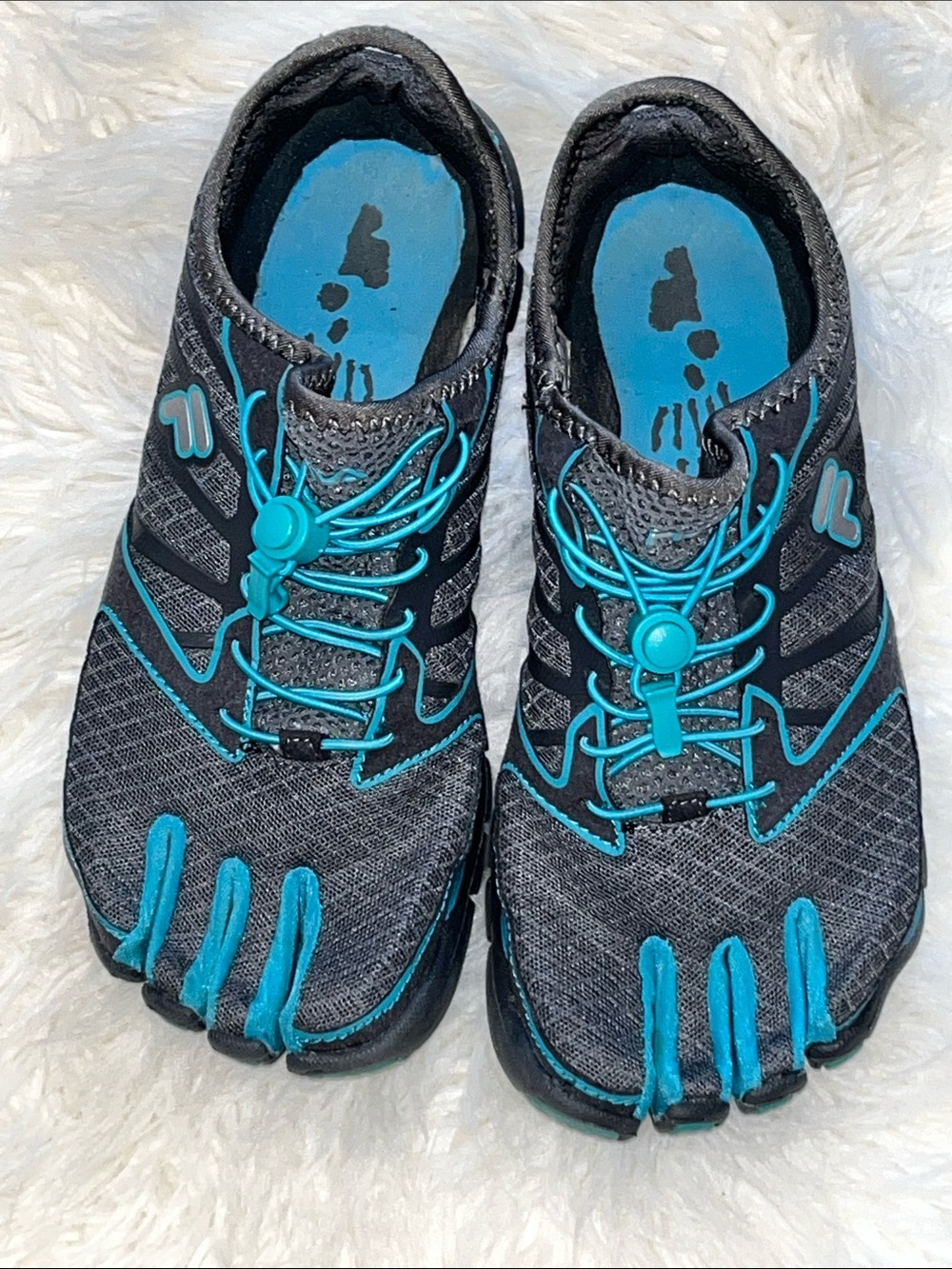 Fila Women's Gray and Teal Five-Toe Sneakers